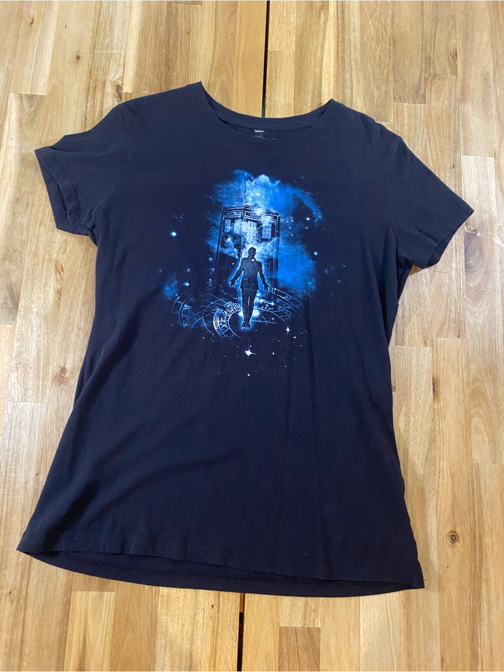 TeeTurtle Dr Who Tardis Graphic T Shirt